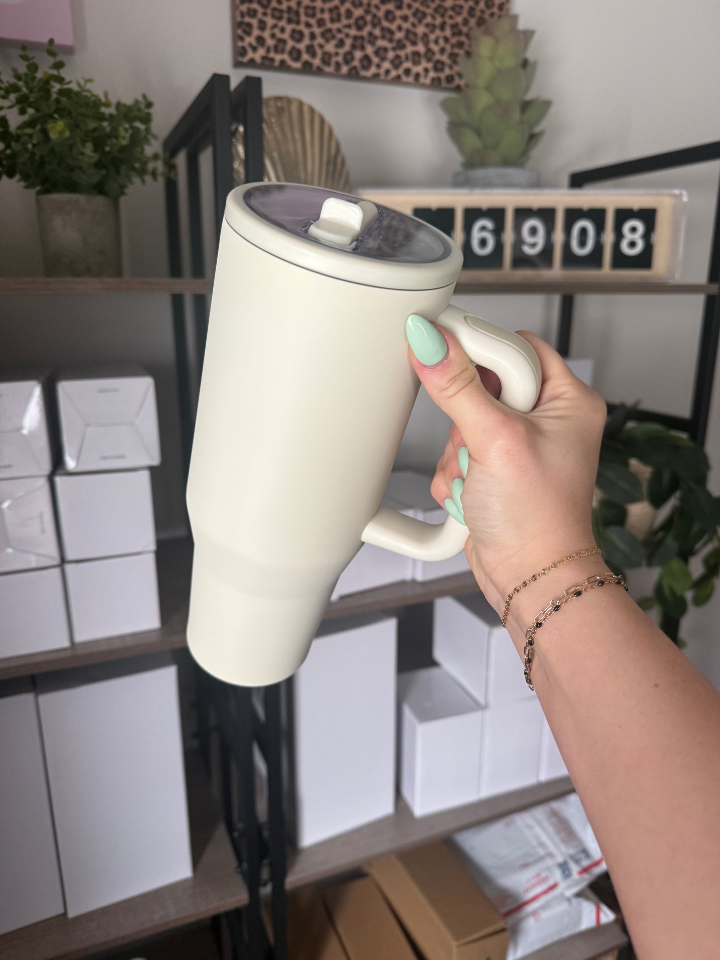 cream 40oz spill proof flip straw cup