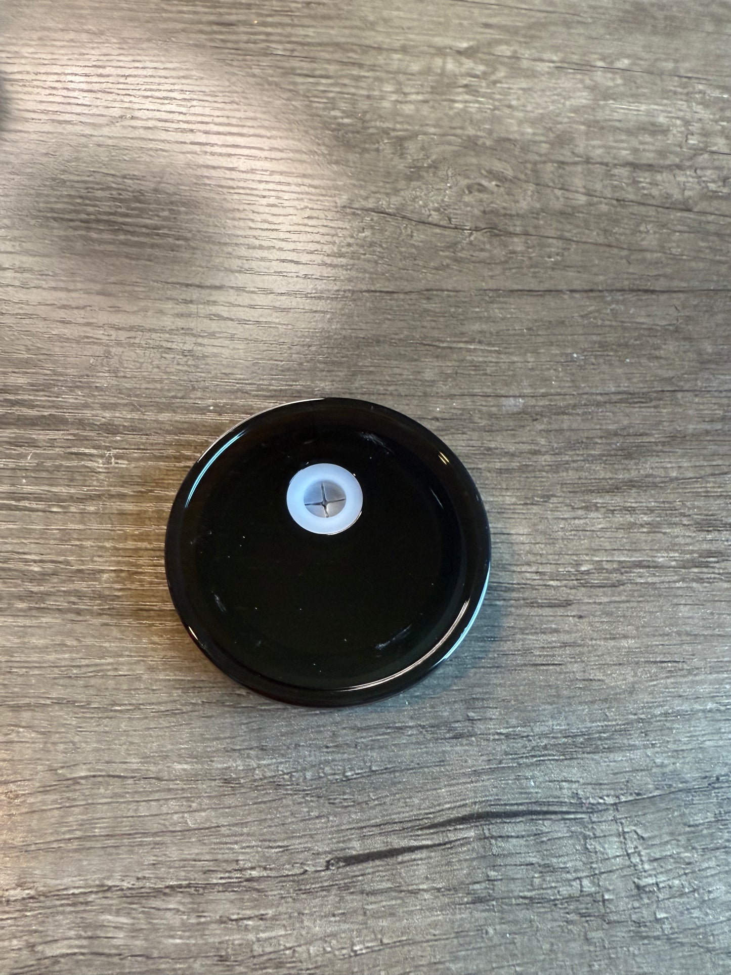 black lid