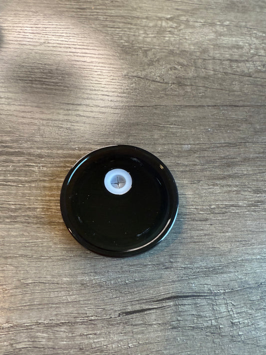 black lid